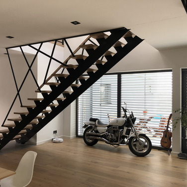 Schody drewniane na konstrukcji metalowej Leszno