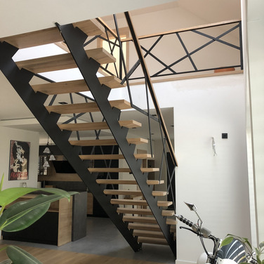 Schody drewniane na konstrukcji metalowej Leszno